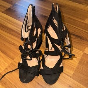 Windsor - Size 7 - Heels